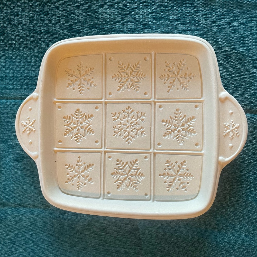 Elegant Cream Bakeware Dish
